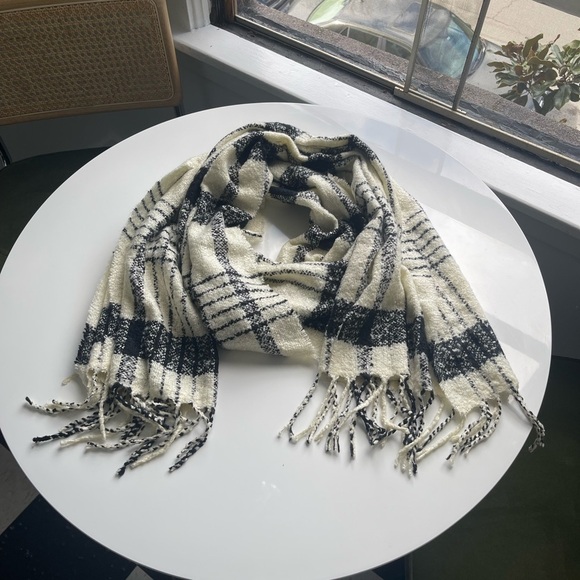 Oversized Fuzzy Black and Cream Blanket Scarf - Picture 1 of 6